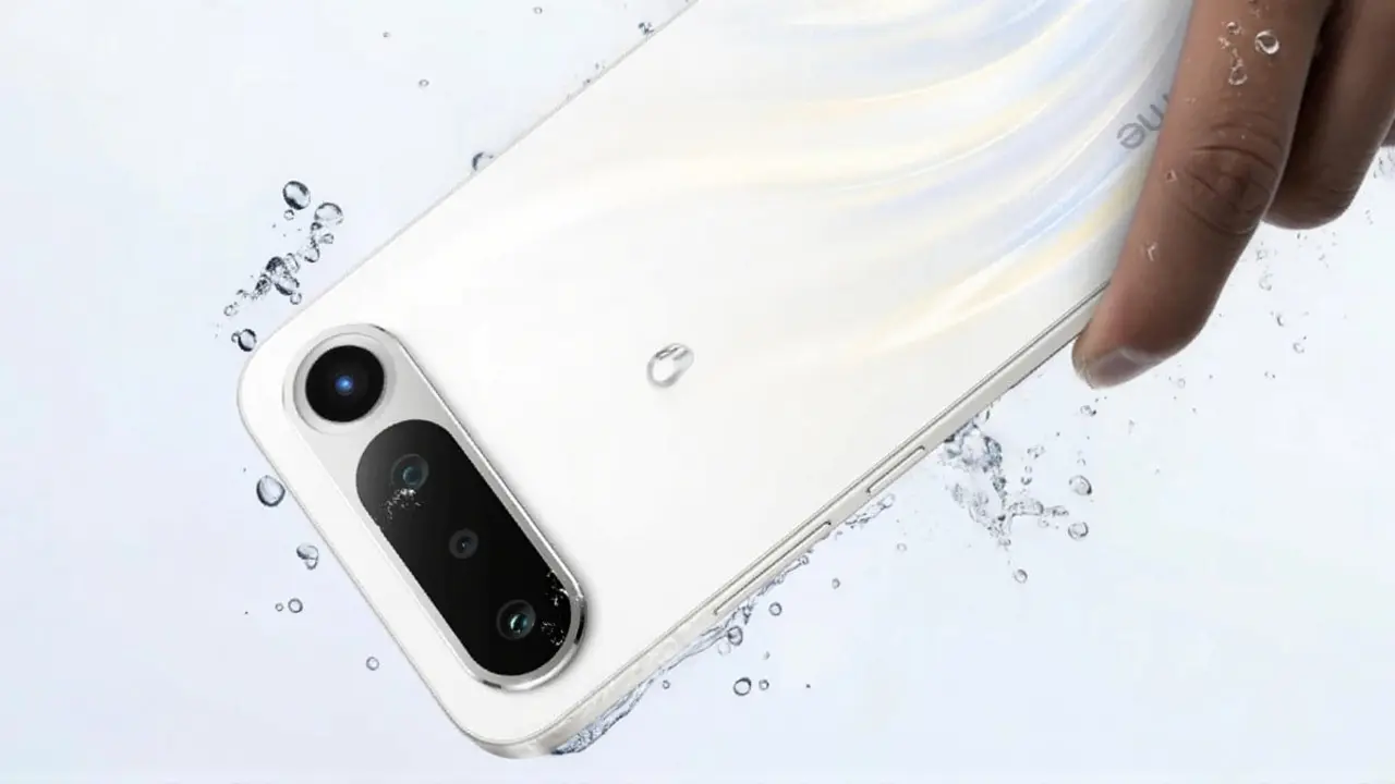 Realme 16 5G भारत में लॉन्च होने वाला है, 7000mAh बैटरी और सेल्फी मिरर विशेषता के साथ